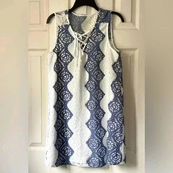 BCBGMaxAzria White/Blue Lace Mini Dress  Size Medium - Picture 12 of 13